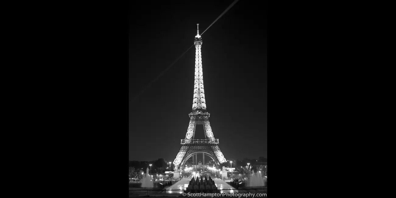 Tour Eiffel en noir et blanc